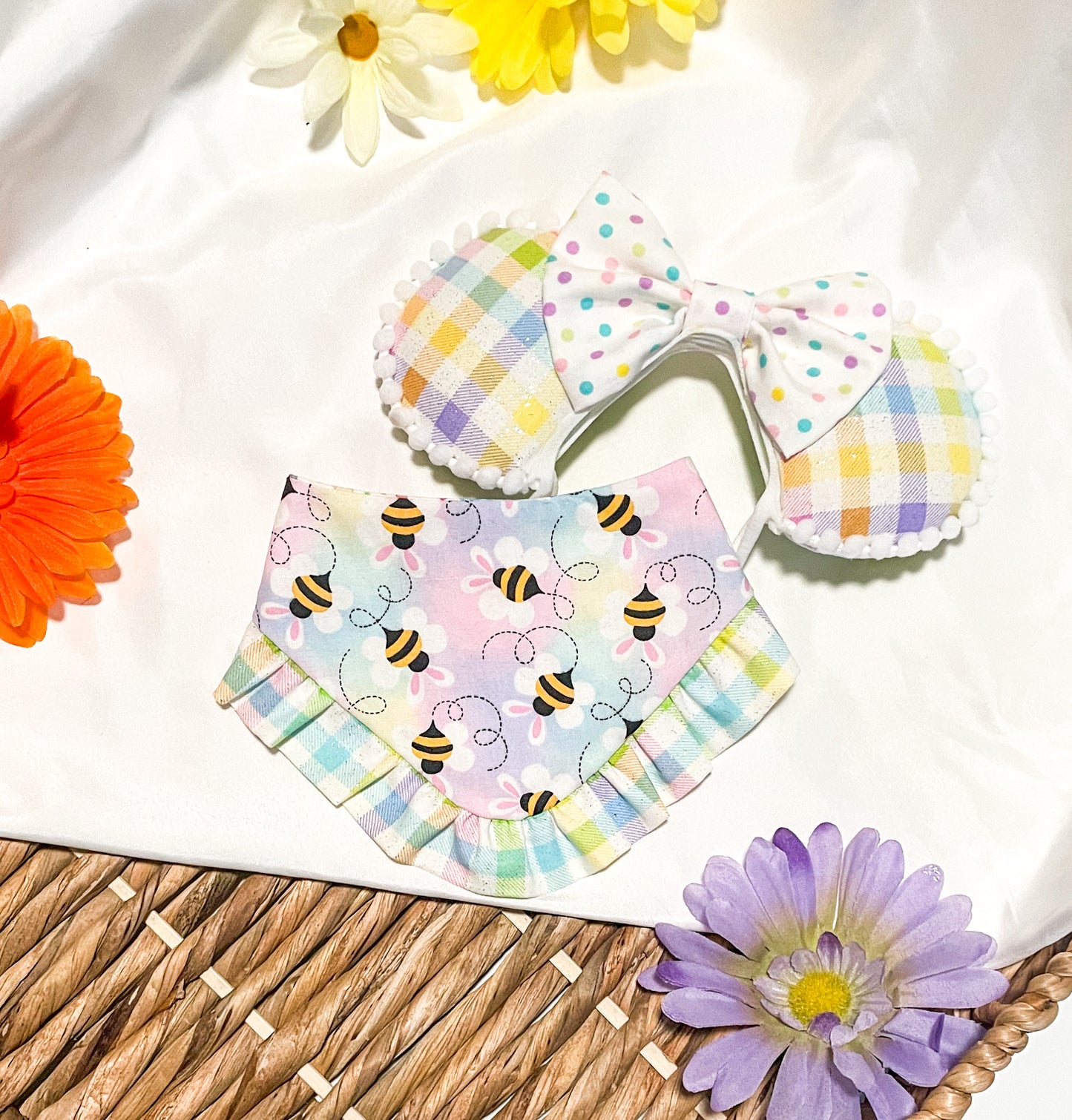 Hoppy Bee | Bows | Bandanas | Butterfly Bow | Hat | Collars & More